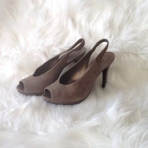 💙Classy gray peep toe pumps💙